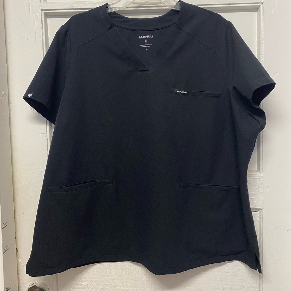 Jaanuu Magna Women's 3-Pocket Classic V-Neck Scrub Top Black womens size 1X